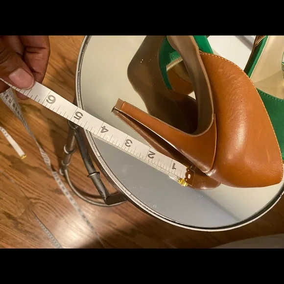 Coach and Four Two-Tone Heels (NWOT) - Picture 8 of 8